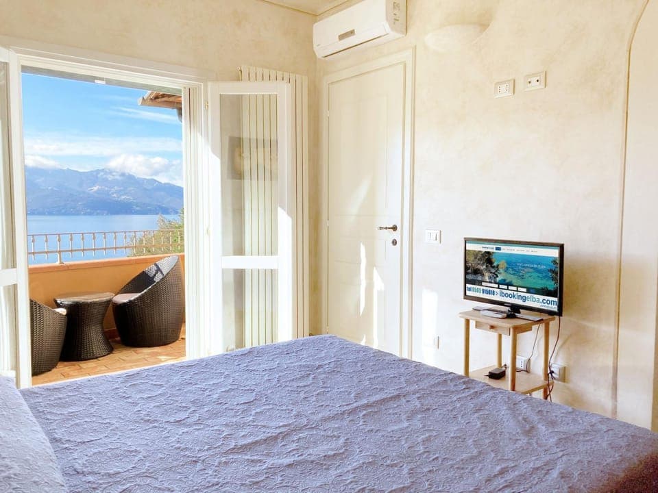 Bed, Photo of the whole room, Bedroom, Sea view