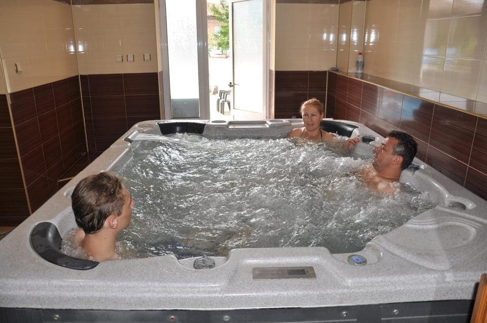 Hot Tub, Spa and wellness centre/facilities