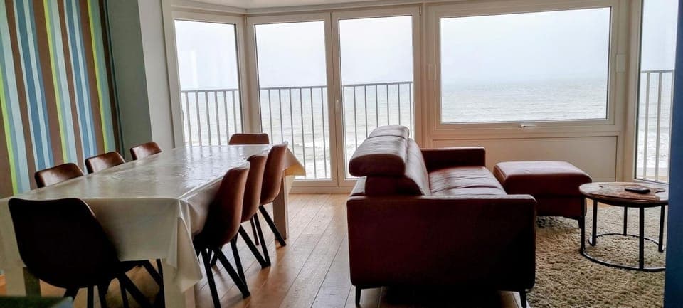 Seating area, Dining area, Sea view