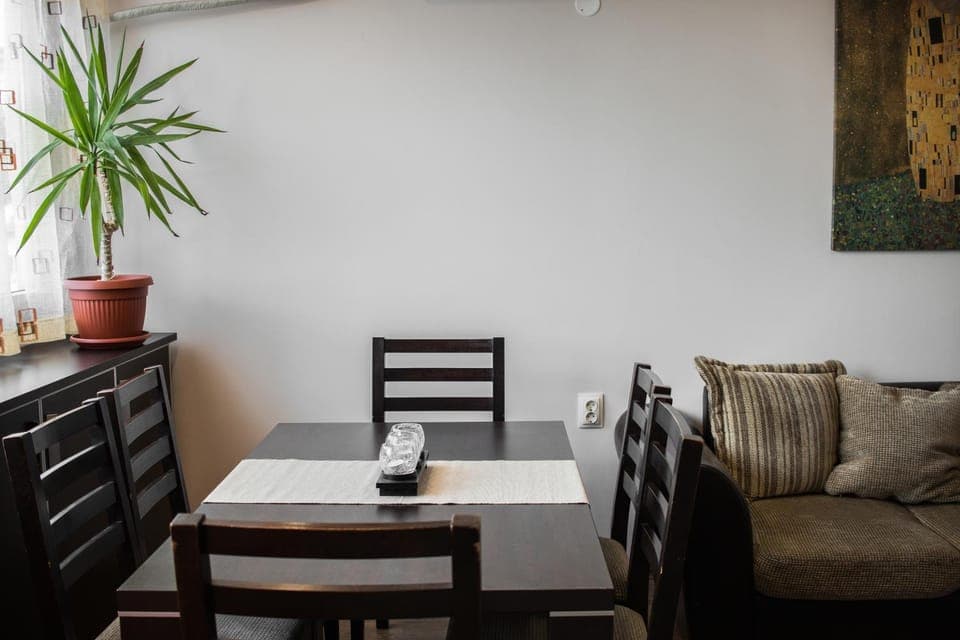 Living room, Food and drinks, Dining area