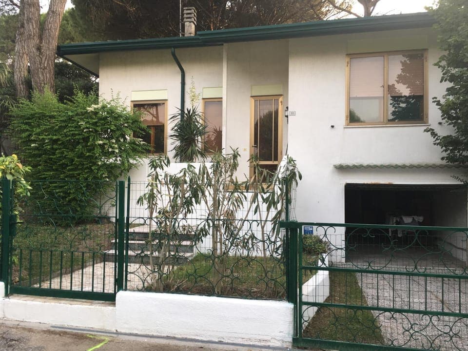 Property building, Facade/entrance, Spring, Day, Winter, Summer, Autumn, On site, Garden view, Landmark view, Seasons, Time of day, Sunrise