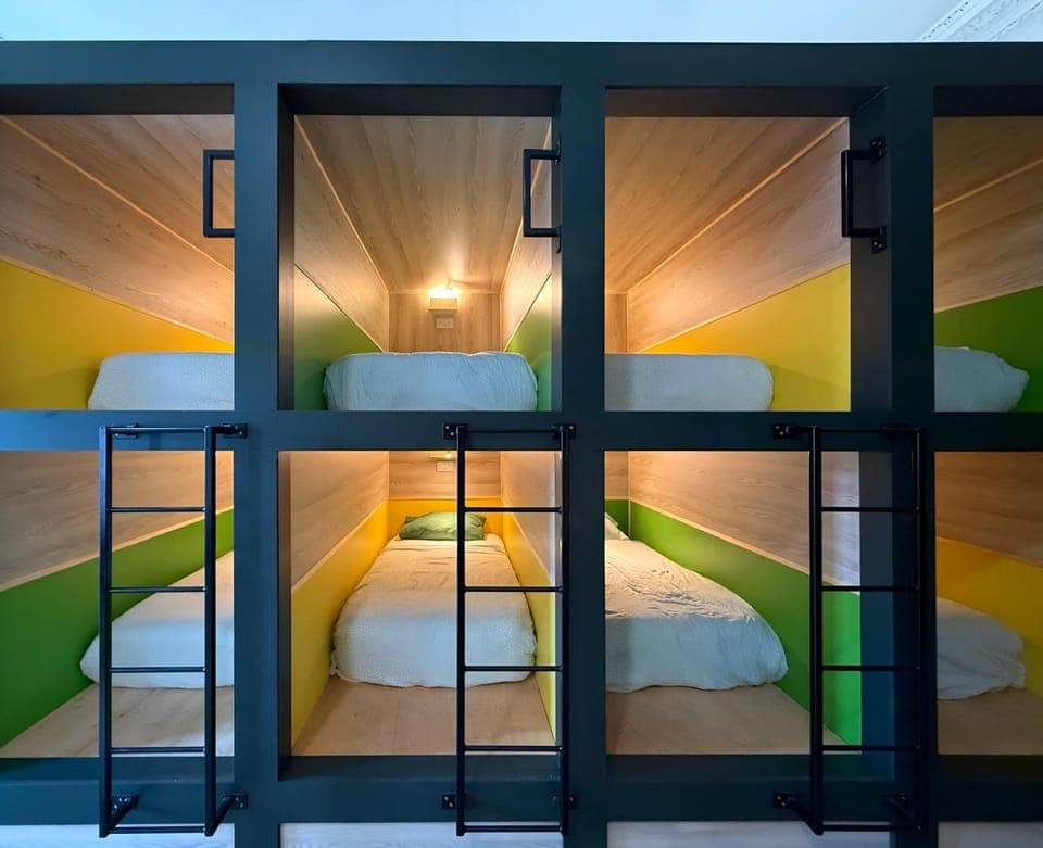 Bedroom, bunk bed