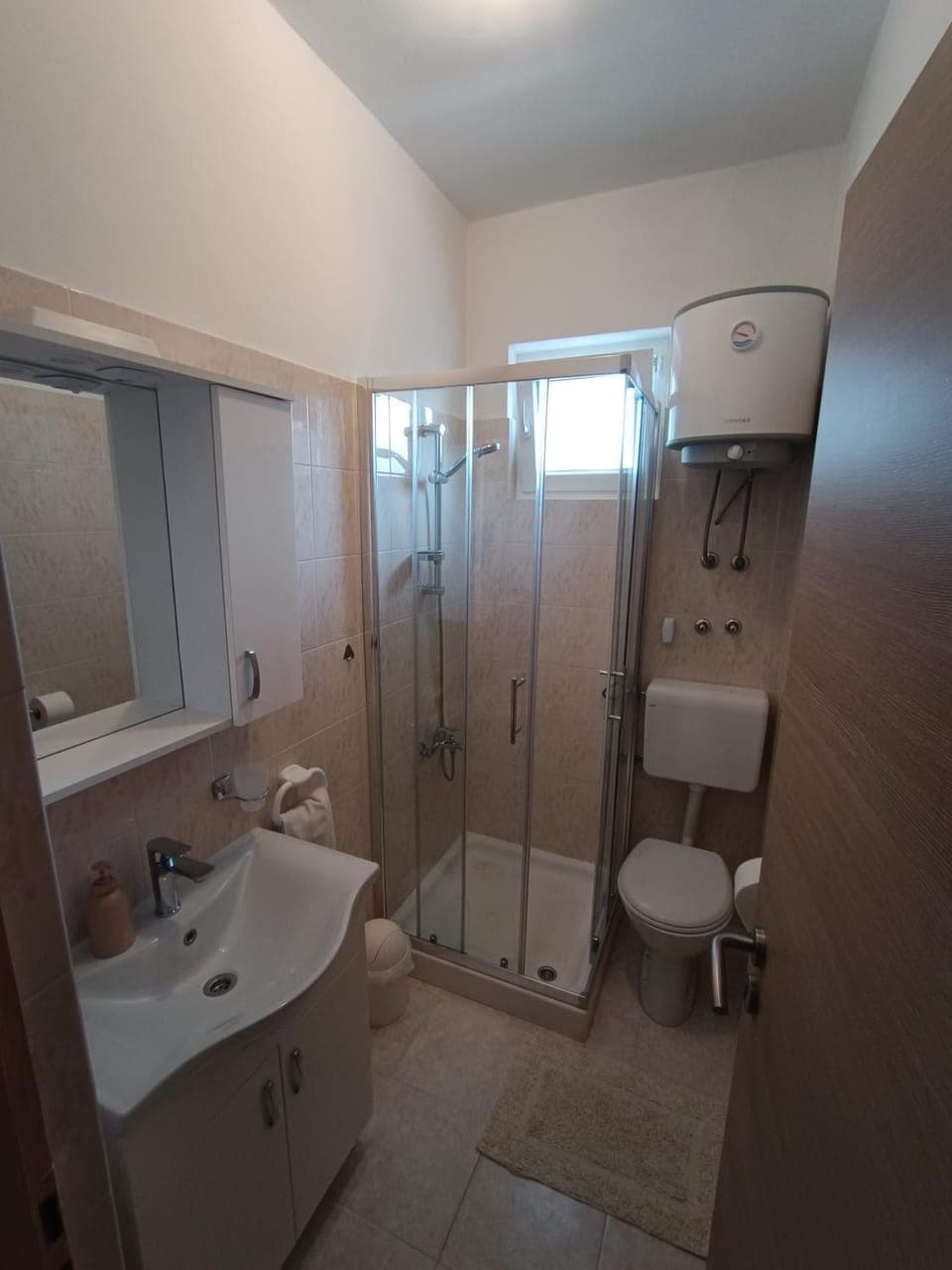 Shower, Toilet