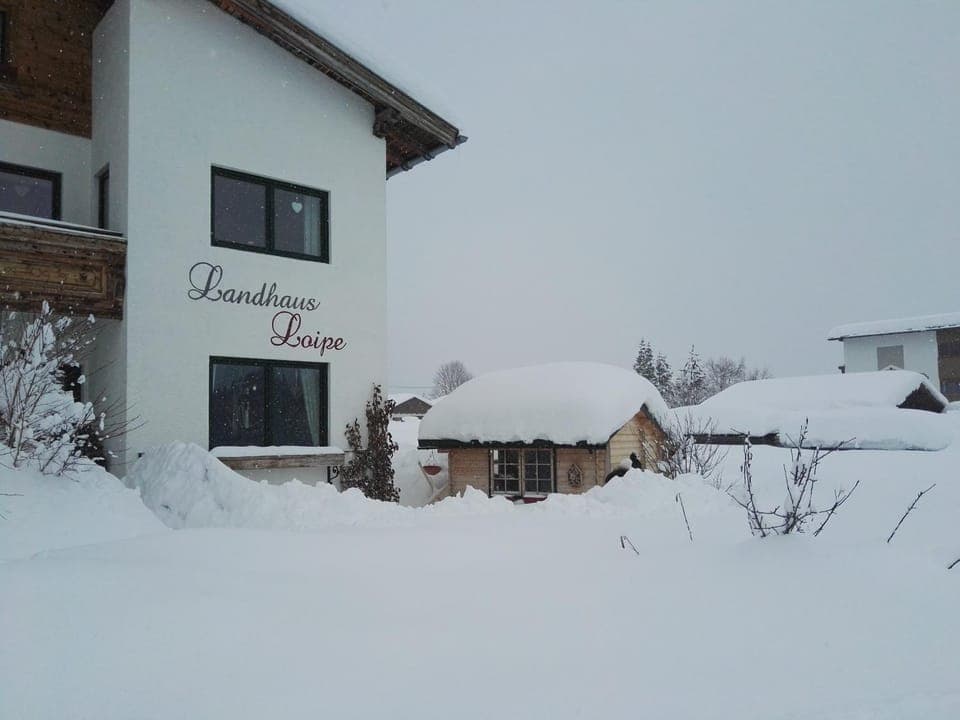 Property building, Facade/entrance, Winter