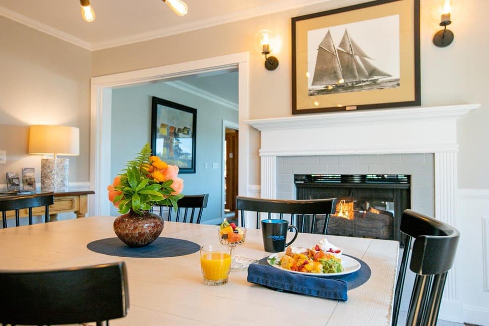 Food and drinks, Dining area, Food, Breakfast