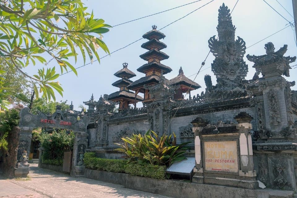 Facade/entrance, Garden