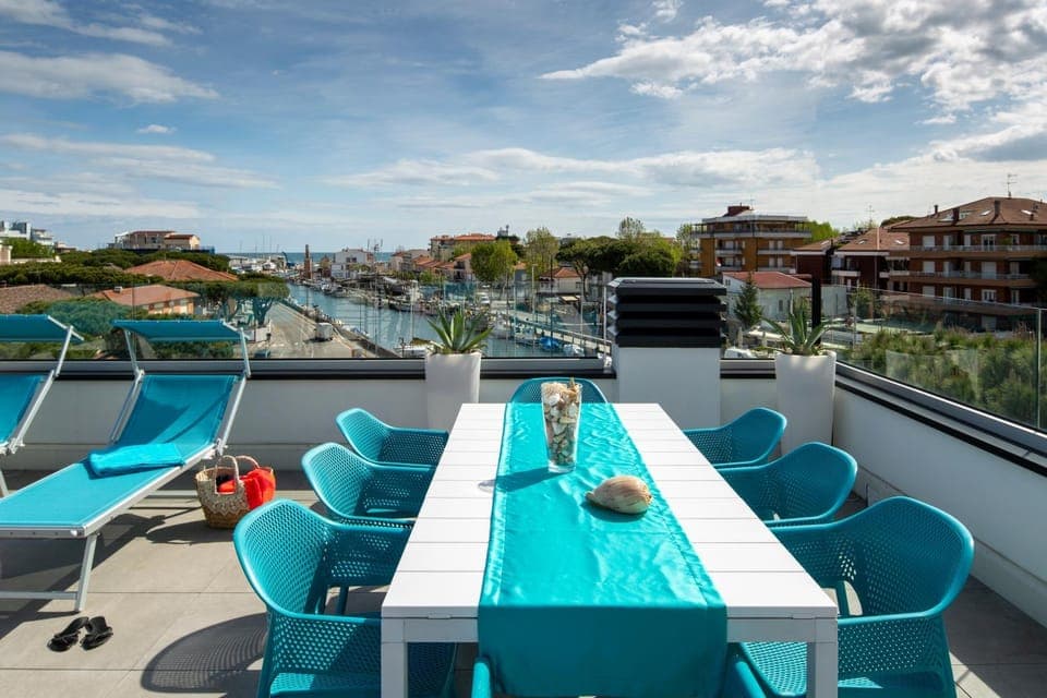 Balcony/Terrace, Landmark view