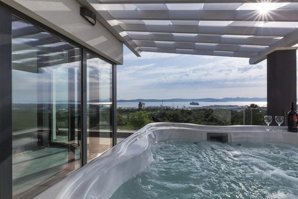 Hot Tub, City view, Sea view