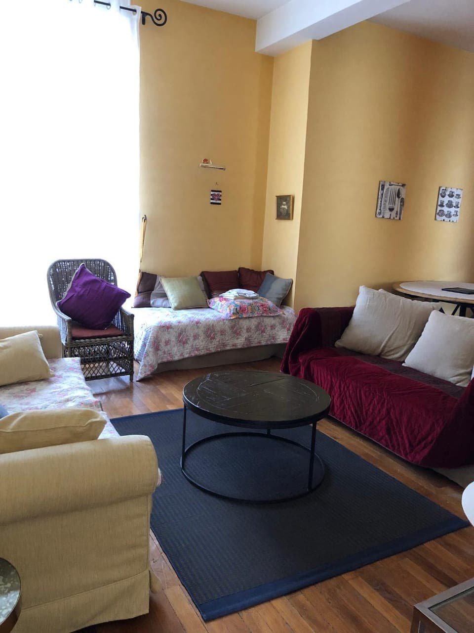 Living room, Seating area