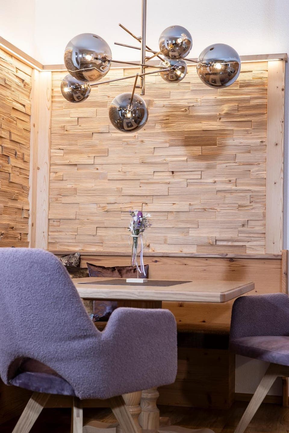 Seating area, Dining area