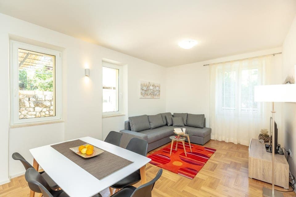 Living room, Seating area, Dining area