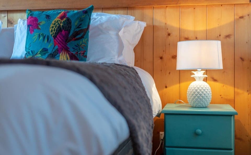 Ski School, Skiing, Decorative detail, Bedroom