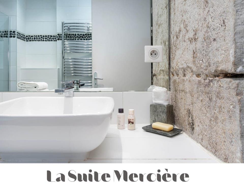 Bathroom, Text overlay, towels