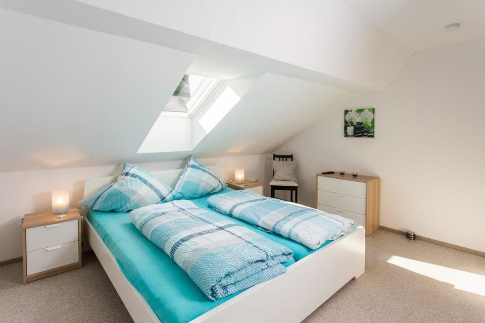 Day, Bedroom, On site