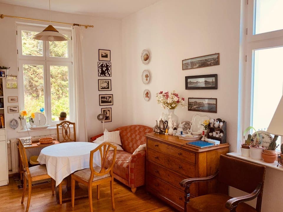 Kitchen or kitchenette, Decorative detail, Seating area, Dining area