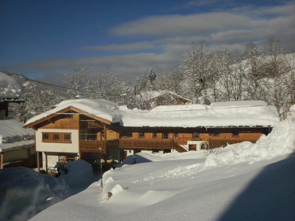 Facade/entrance, Winter