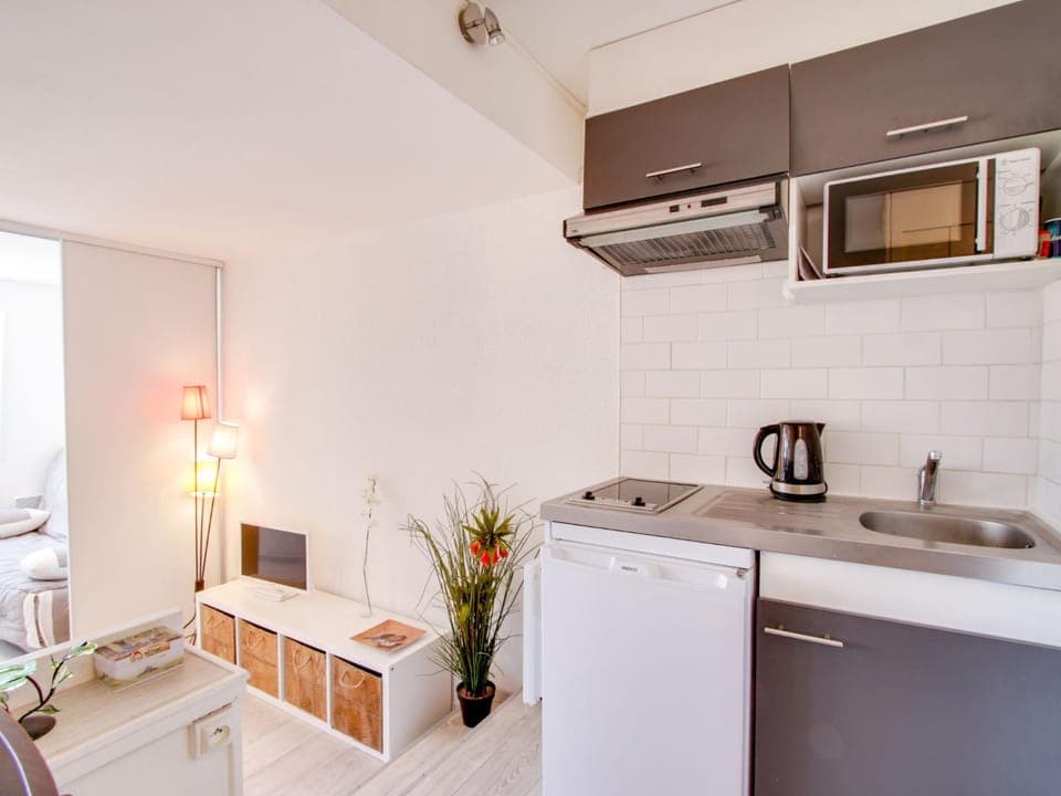 Kitchen or kitchenette