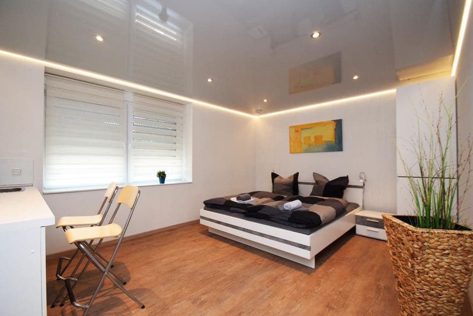 Photo of the whole room, Decorative detail