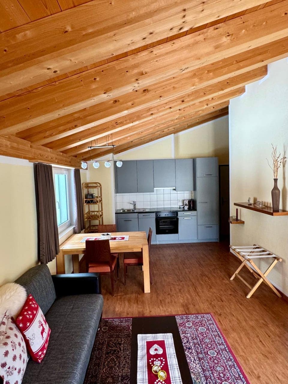 Kitchen or kitchenette, Living room, Seating area, Dining area