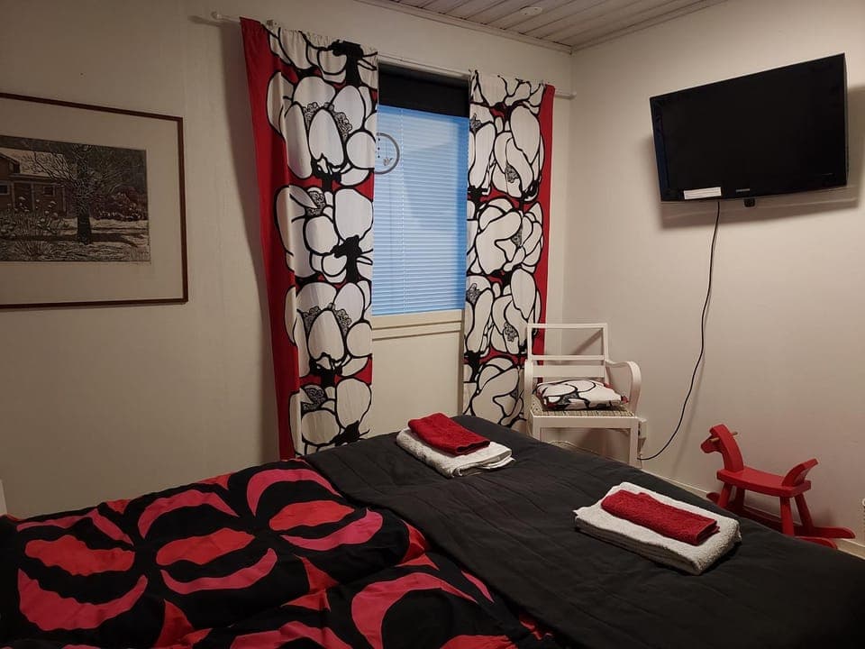 Bed, TV and multimedia, Bedroom