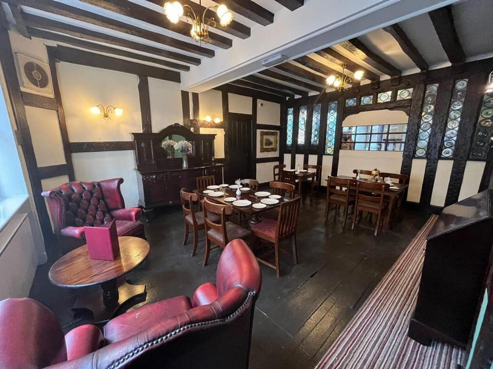 Restaurant/places to eat, Seating area