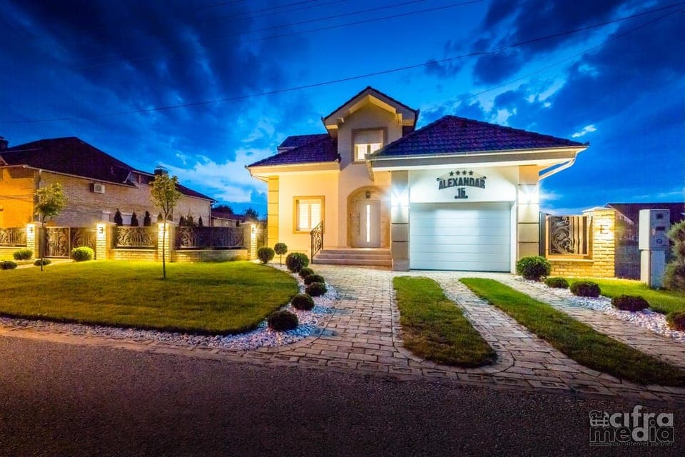 Property building, Facade/entrance