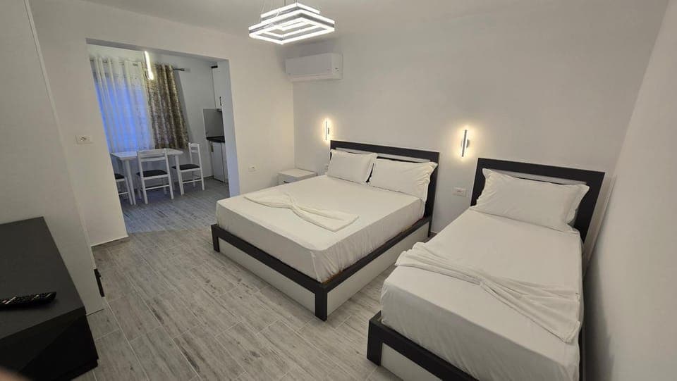 Bed, Kitchen or kitchenette, Photo of the whole room, Bedroom