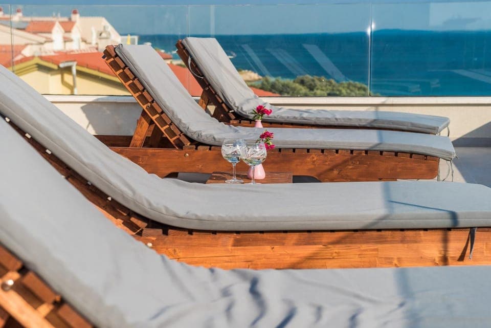 Sea view, sunbed