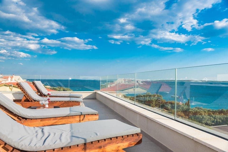 Balcony/Terrace, sunbed