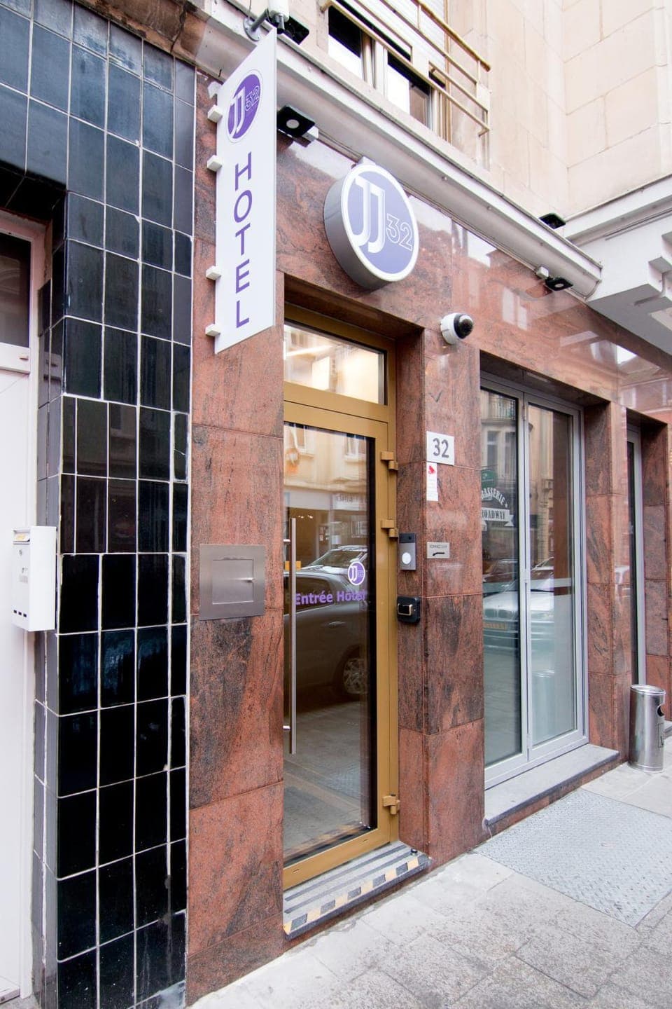 Property building, Restaurant/places to eat, Facade/entrance, Property logo or sign, Supermarket/grocery shop, Breakfast