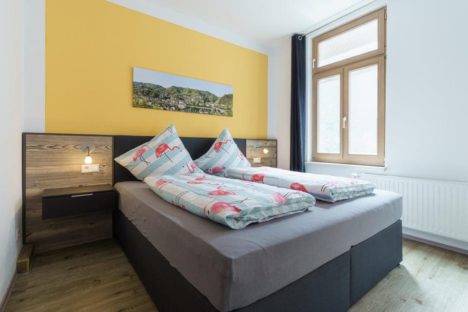 Bed, Day, Photo of the whole room, Bedroom, On site