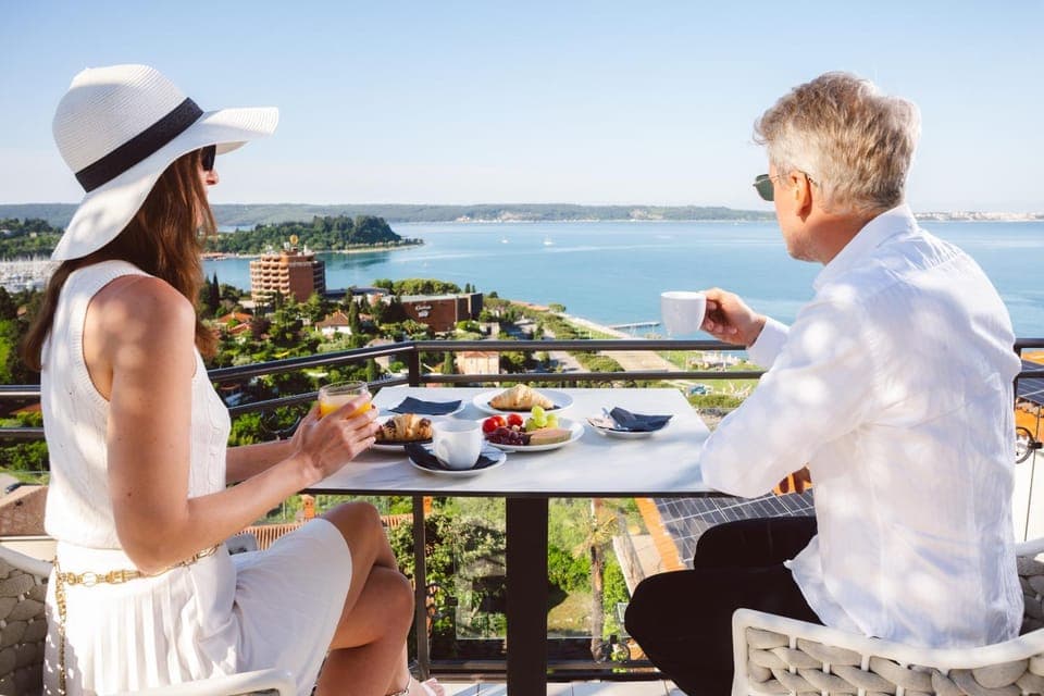 Day, People, View (from property/room), Balcony/Terrace, Dining area, Food, Guests, Sea view, Breakfast, group of guests