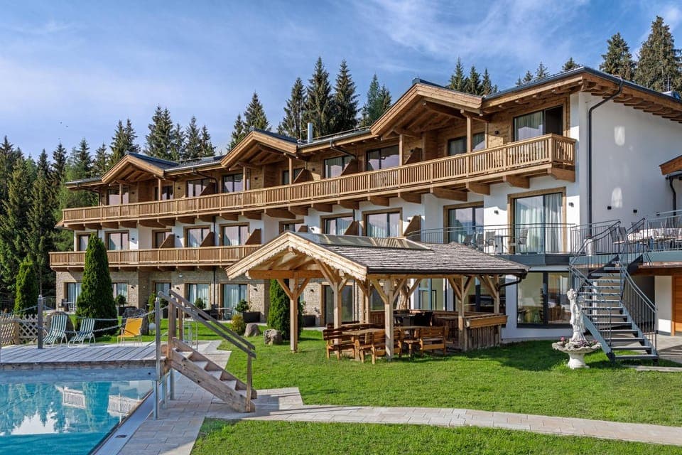 Property building, Garden, Swimming pool