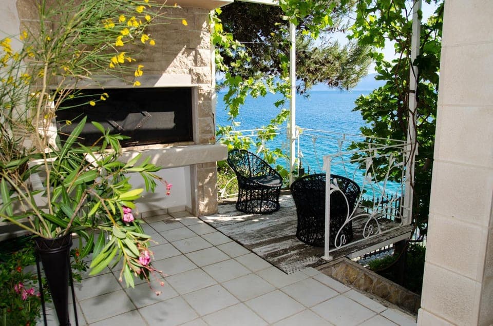 Location, children, Family