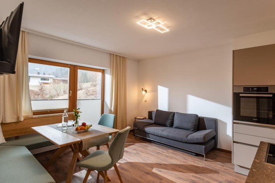 Kitchen or kitchenette, Living room, Seating area, Dining area, pet friendly, stove