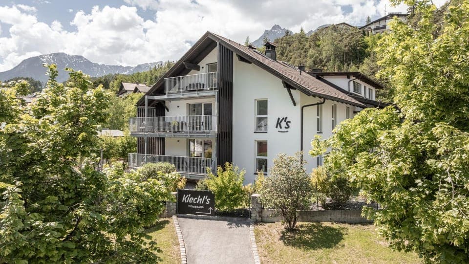 Property building, Natural landscape, Garden view, Location