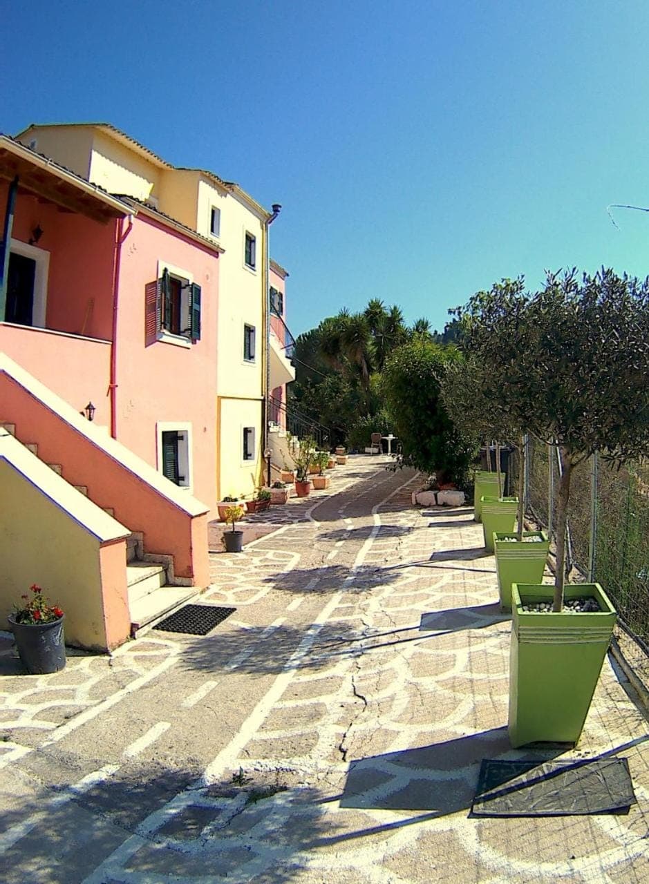 Property building, Garden, On site