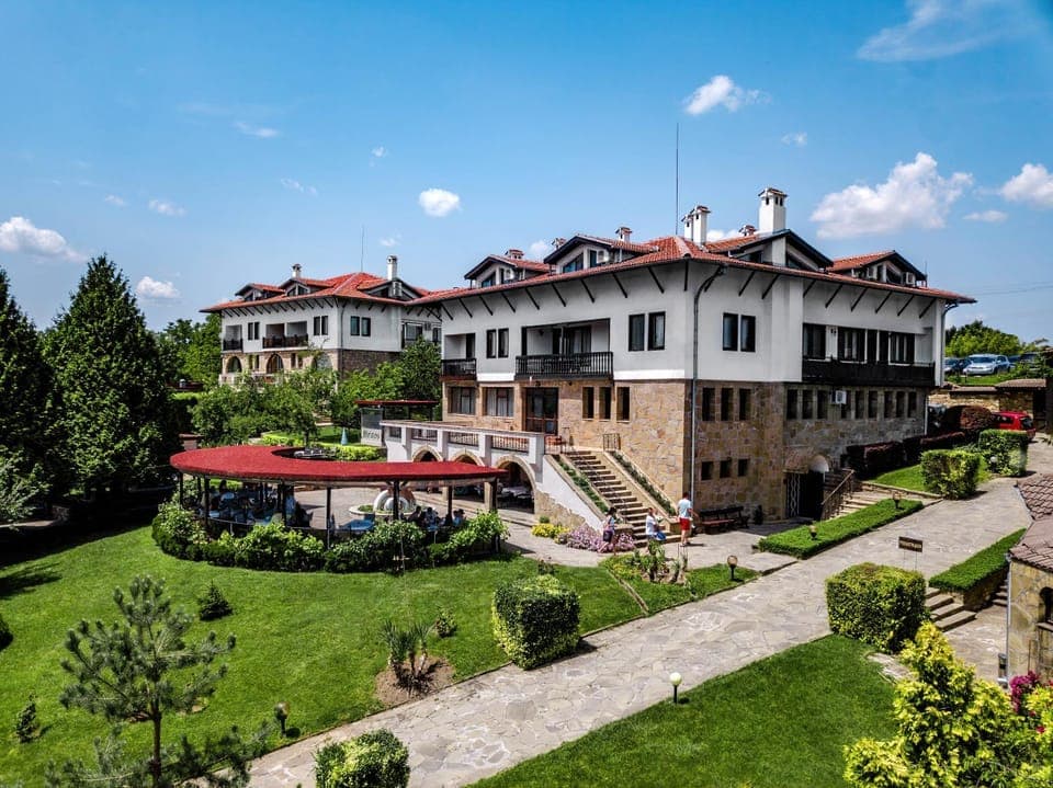 Property building, Summer, Garden, City view, Garden view