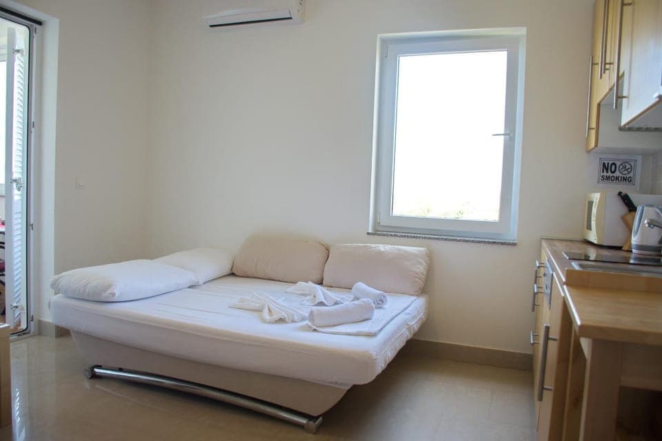 Bed, Living room