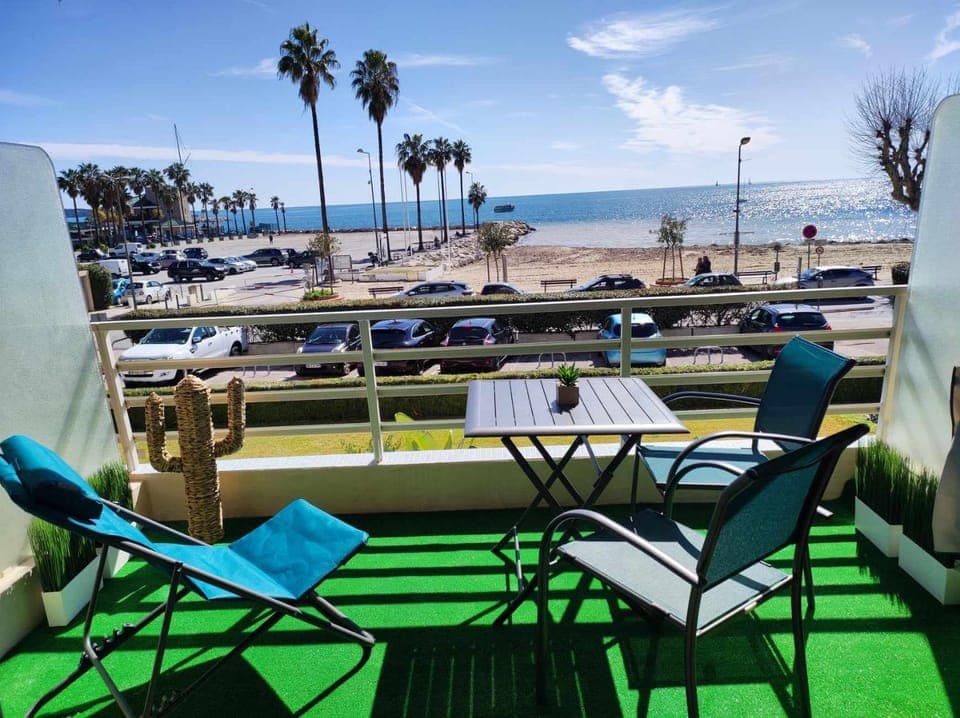 Balcony/Terrace, Beach, Sea view, sunbed