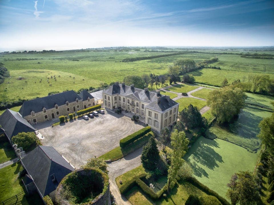 Property building, Bird's eye view, Landmark view