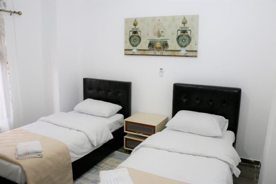 Day, Photo of the whole room, Decorative detail