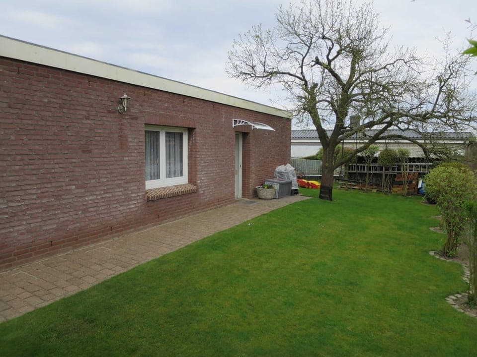 Facade/entrance, View (from property/room)