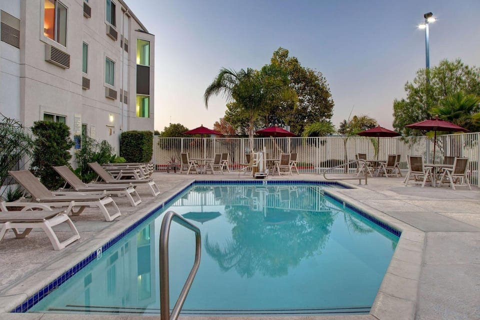 Pool view, Swimming pool