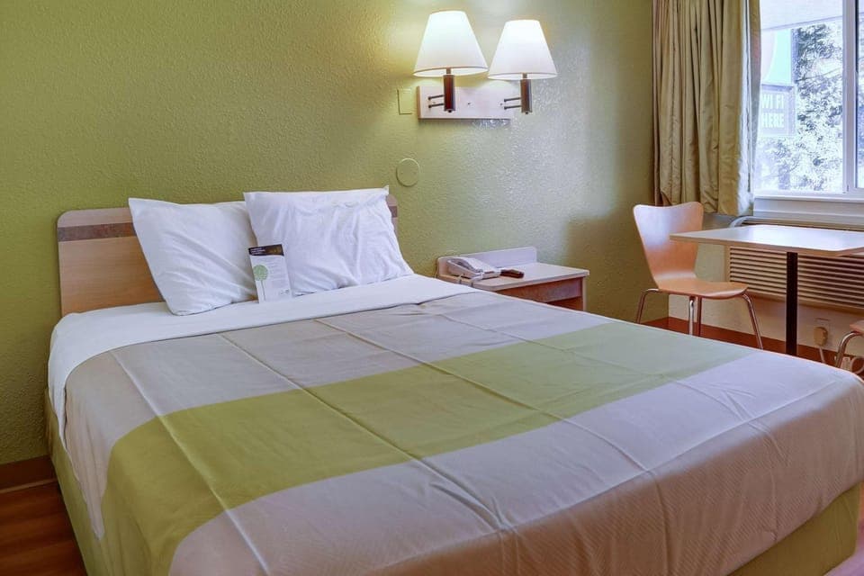 TV and multimedia, Bedroom, On site