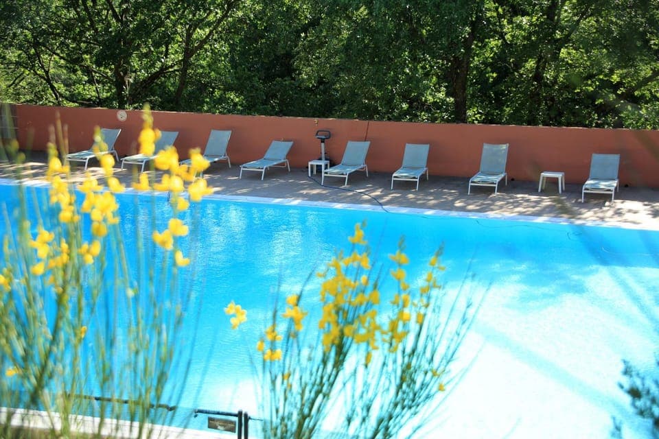 Pool view, Pool view