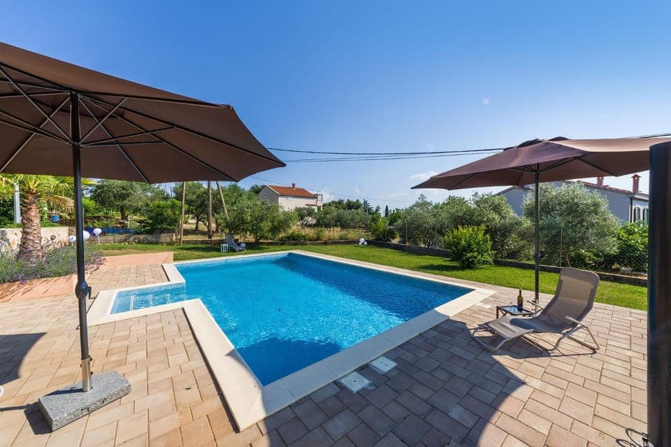 Swimming pool, Swimming pool