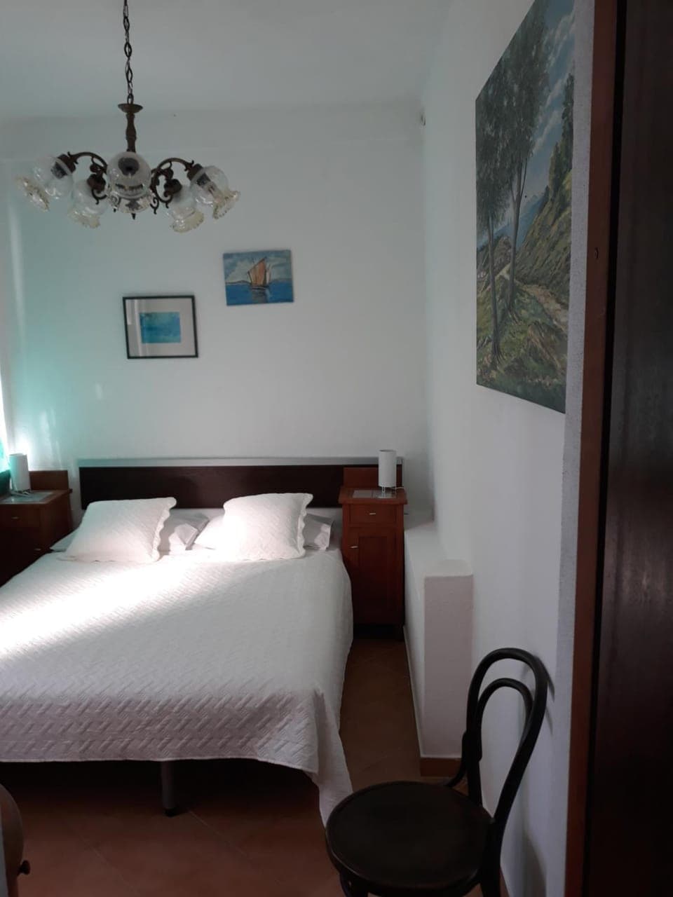 Bed, TV and multimedia, Bedroom