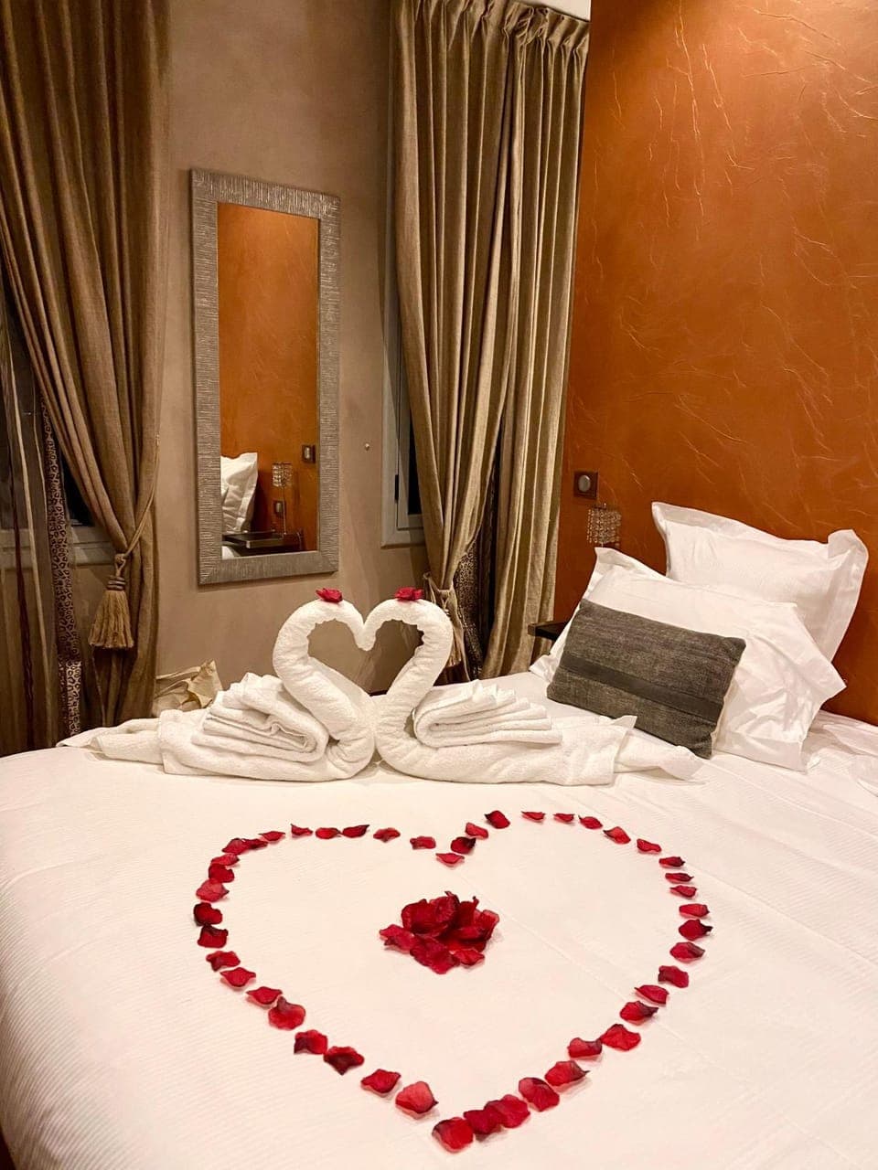 Bed, Photo of the whole room, Bedroom, towels