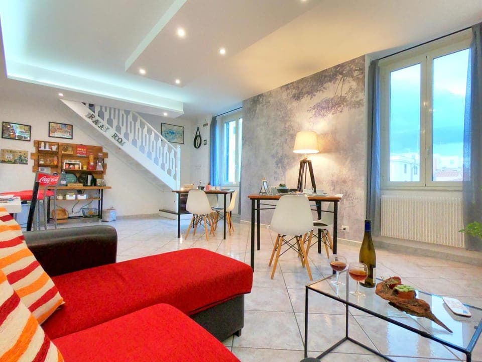 Seating area, City view, Breakfast